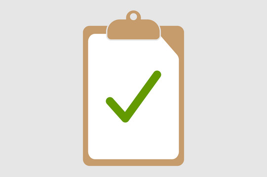 Blatt auf Klemmbrett mit einem Hacken.